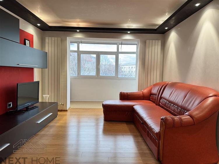 APARTAMENT 2 CAMERE , 2 STEJARI