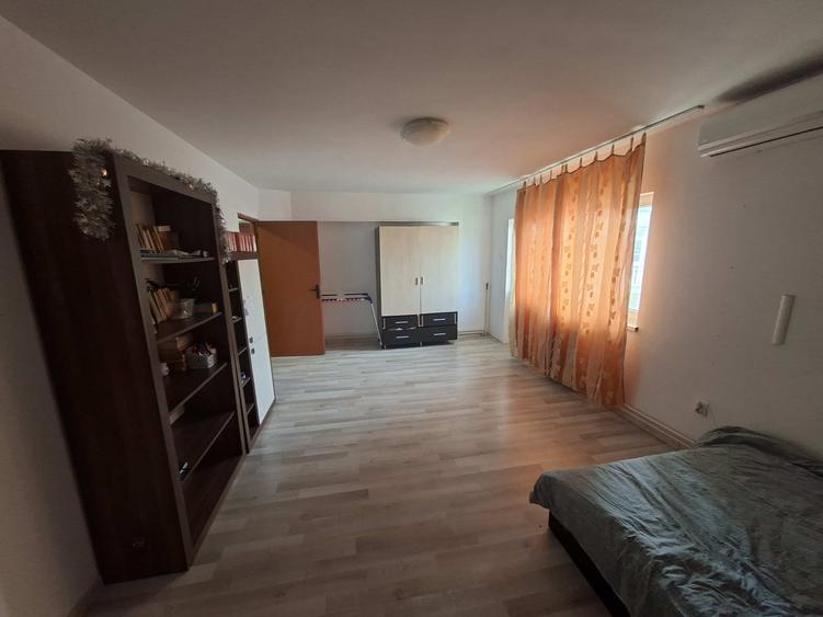 Apartament cu 1 camera decomandat, se poate transforma in 2 camere dec, zona Cug