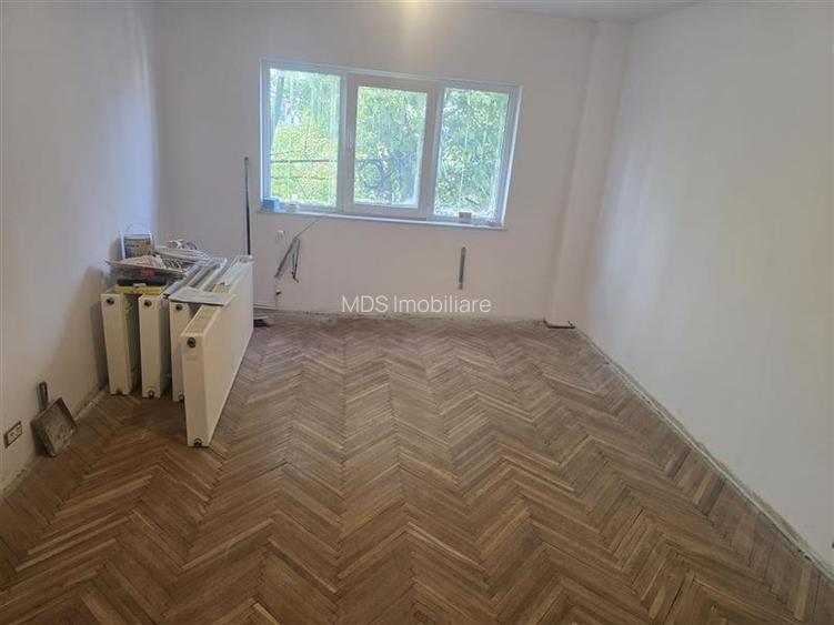 Decomandat cu 2 bai la etajul 2  renovat - 24