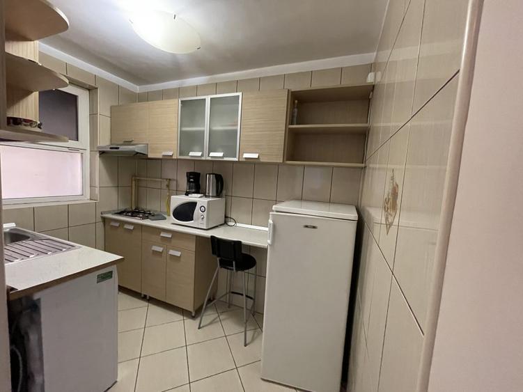 Apartament 2 camere Calea Victoriei, langa Ateneu, mobilat modern, bloc solid
