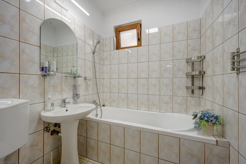 Casa 5 camere plus spațiu comercial–366 mp-Bucurestii Noi-langa Parcul Bazilescu