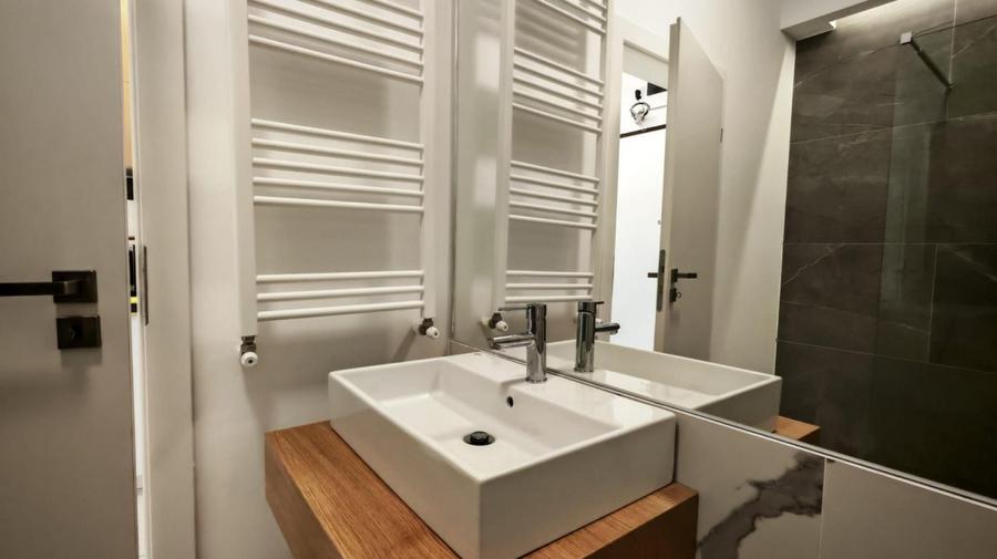 Studio spatios cu balcon mare si vedere laterala la mare in Tomis Vila