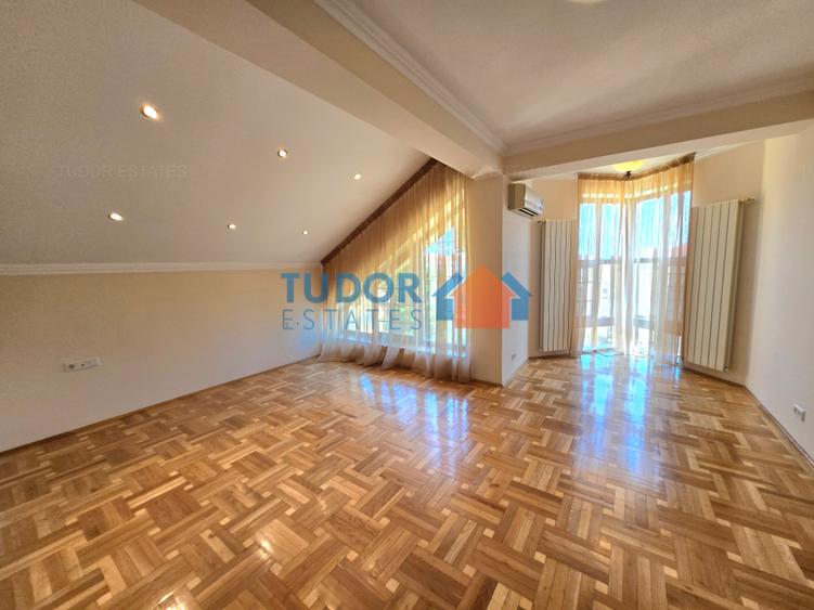 Elegant 10-Bedroom Mansion with Private Pool & Landscaped Garden
