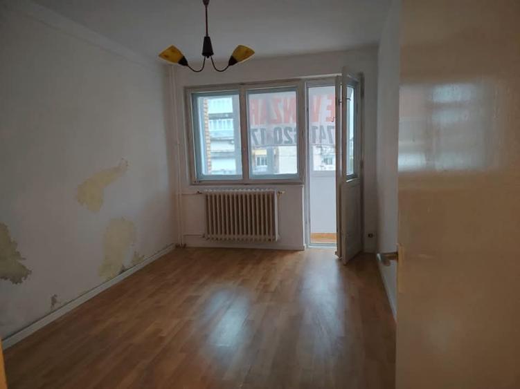 Apartament 3 camere de vânzare Drumul Taberei – Favorit 71 mp Preț excelent