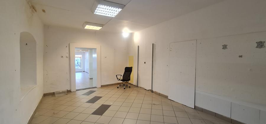 Inchiriez spatiu comercial situat ultracentral in Piata Mare,
