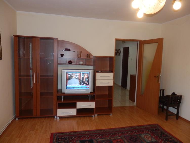 Tineretului,Piata Timpuri Noi,Vacaresti,CENTRALA PROPRIE bl.  reabilitat et.1/4