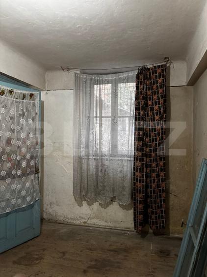Apartament 1 cameră | Zonă centrală | Demisol înalt | Curte
