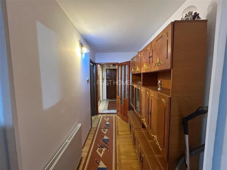 Apartament cu 2 camere de vanzare, zona scoala 7 - 8
