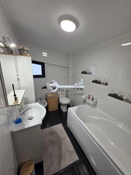 Apartament 2 camere Galata, 52 mp, baie cu geam, vedere panoramica