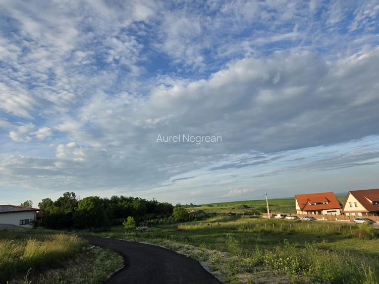 Teren de vanzare in Aiton, priveliste deoasebita, starda asfaltata inchisa - 2