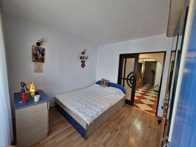 Apartament 4 camere-decomandat-centrala-zona Vitan