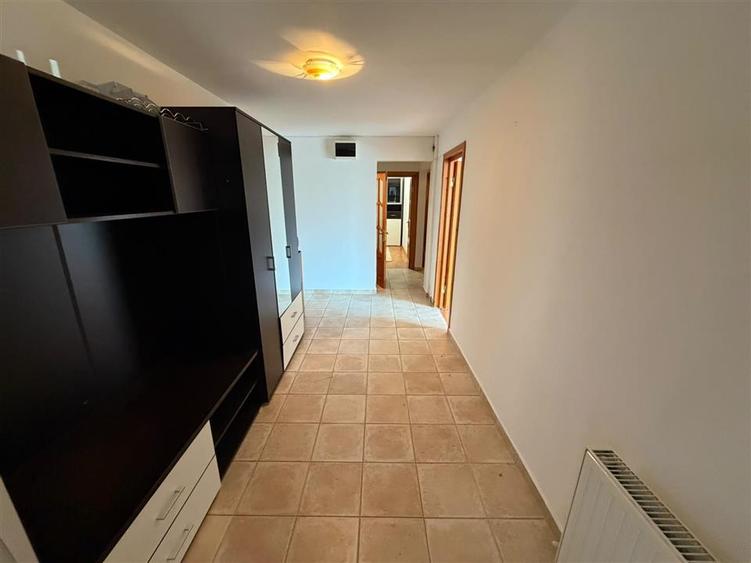 Apartament 3 camere, parter, zona Biserica Catolica