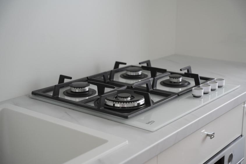 APARTAMENT 3 CAMERE DECOMANDAT MOBILAT, BLOC NOU, LUX