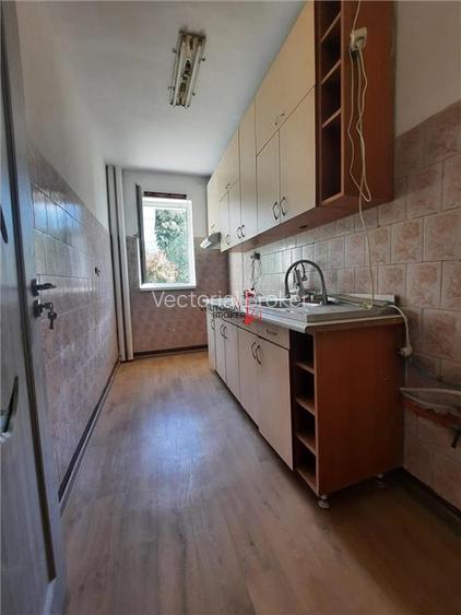 2 camere semidecomandat, etaj intermediar Parcul National - 8