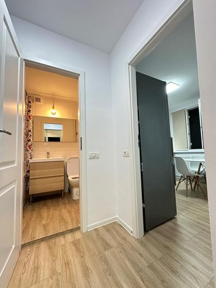 2 camere decomandat, renovat | Etaj 1/4 | Parcare inclusă | Mobilat și utilat