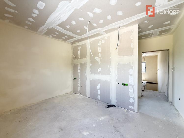 Duplex cu 3 camere si teren de 247 mp de vanzare in localitatea Sacalaz