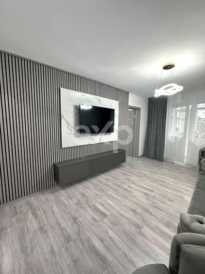Apartament de vânzare – 3 camere , Micro 8 ,et 1
