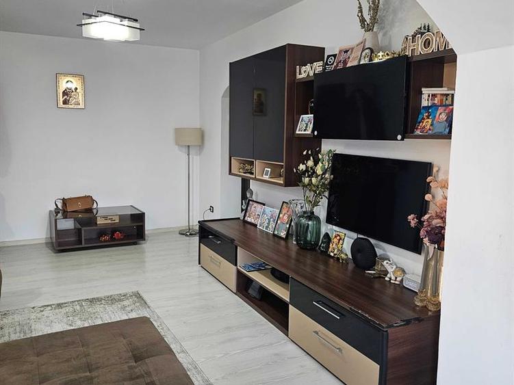Apartament, 3 camere, etajul 1,STOMATOLOGIE/ ROTONDA