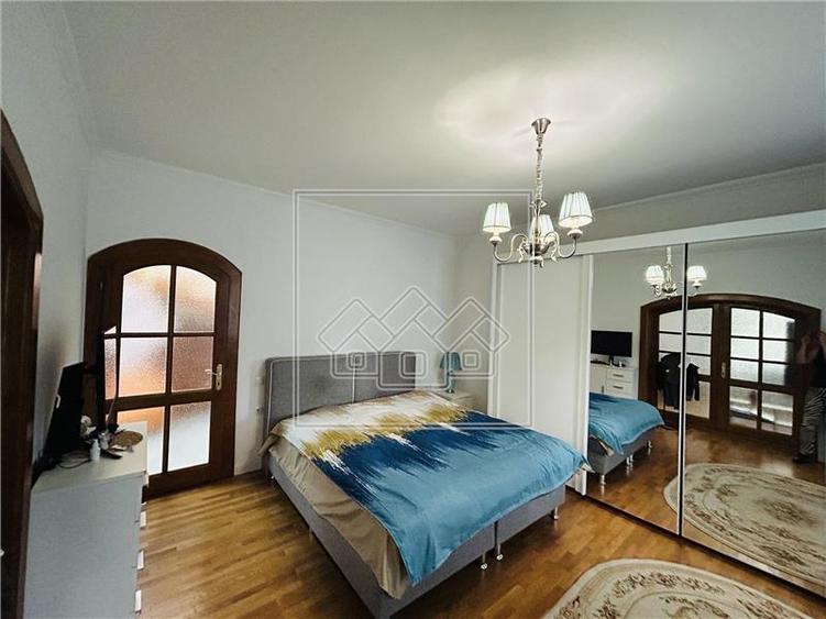 Ap complet renovat, 120 mp utili, garaj, 2 balcoane, pivnita - B-dul Victoriei