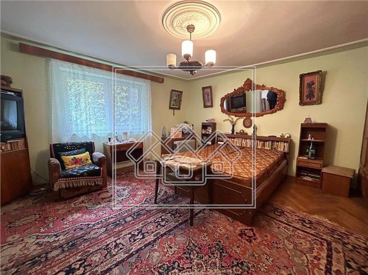 Casa individuala 3 camere, 2 bai, acces auto - Ultracentral