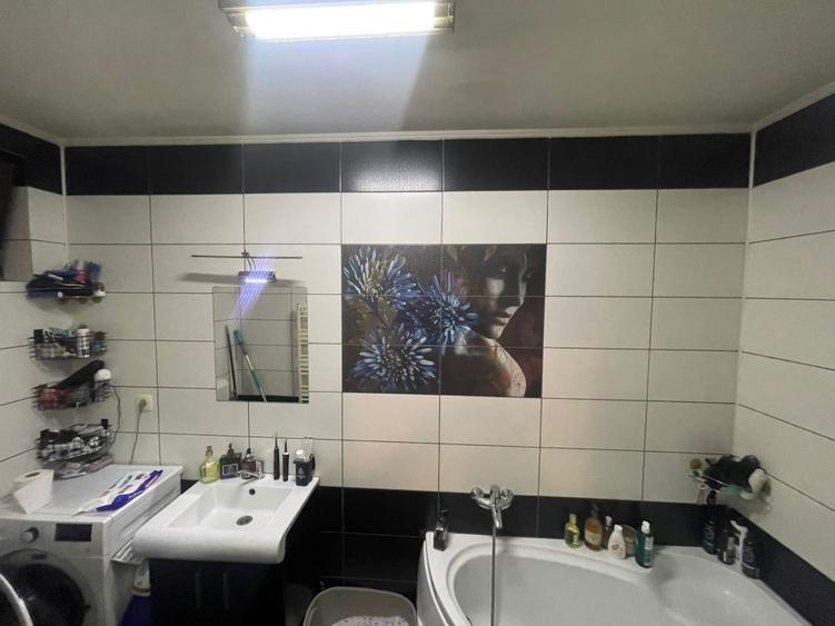 Casa in centru , curte comuna !