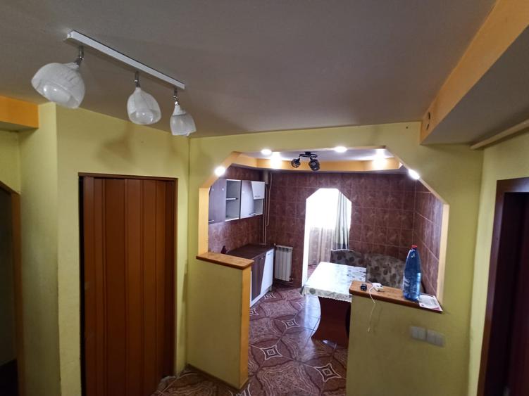 Apartament 2 camere zona Donici , etaj 4 cu mansarda , semimobilat