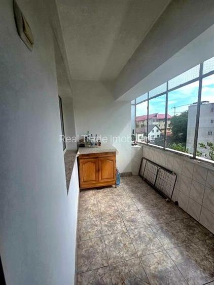 Apartament 3 camere, 2 bai, 2 balcoane, etaj intermediar zona Noua - 4