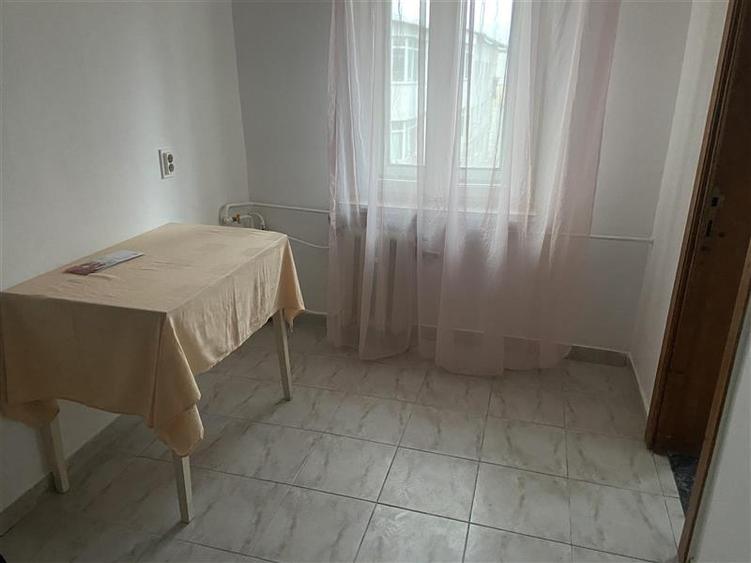 Apartament 2 camere , zona Inspectoratul Scolar , 54 mp , decomandat , liber