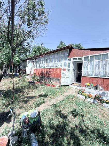 Casa batraneasca in Burlesti, comuna Unteni - 2