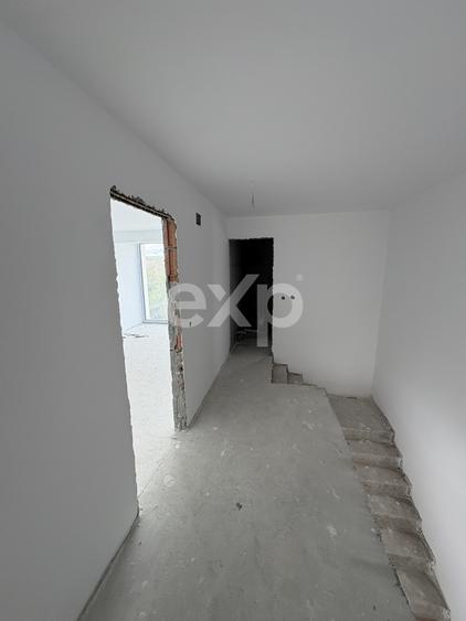 Casă de vânzare într-un triplex I Smeura, strada Olteni I 97.000 euro