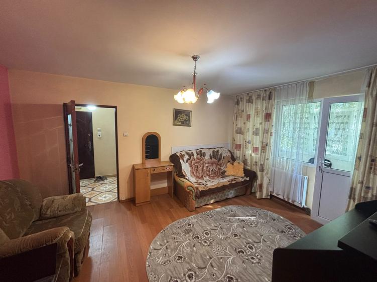 Apartament cu 2 camere, zona Podu Ros