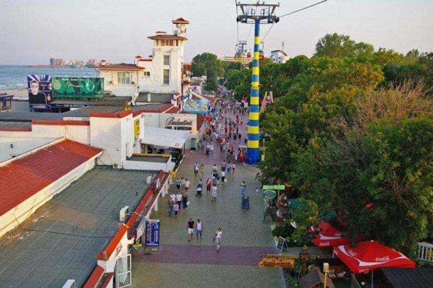 Teren cu vad comercial in Piateta Hotel Cazino Mamaia / POT 70% - CUT 4