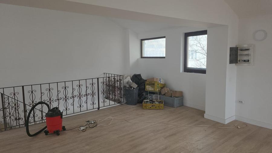 URGENT!, libera, CONSOLIDATA, birouri/comercial, 2 INTRARI, NEGOCIABIL