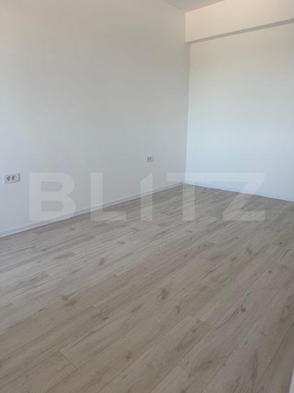 Apartament 2 camere + balcon, zona Tractorul