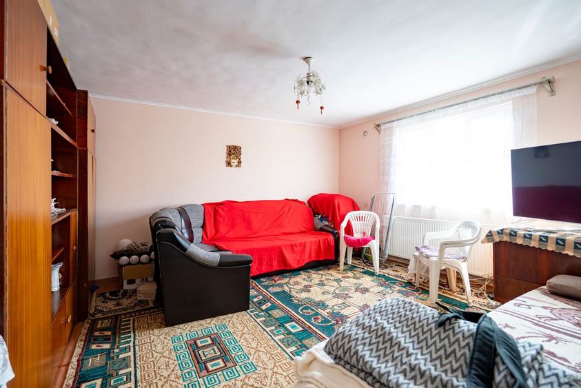 Casa de vanzare cu 2 camere si teren 1068 mp zona Renașterii
