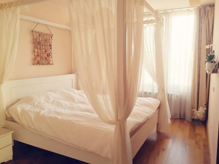 Apartament 3 camere, loc parcare subteran, living 50m2, zona Pod Constanta