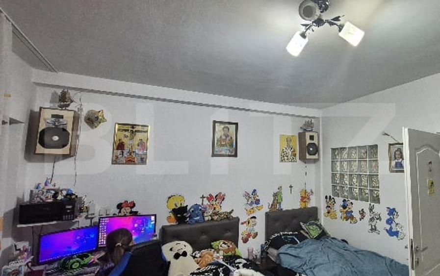 Apartament cu 3 camere, zona Porii