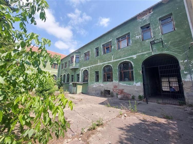 Cladire ultracentrala cu curte privata, pentru activitati diverse