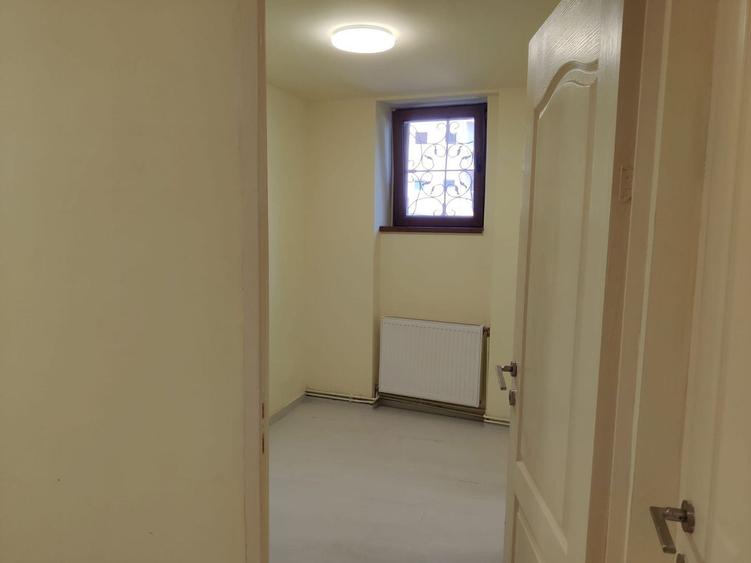 Apartament 2 camere la demisol 43 mp - Hasdeu / Central