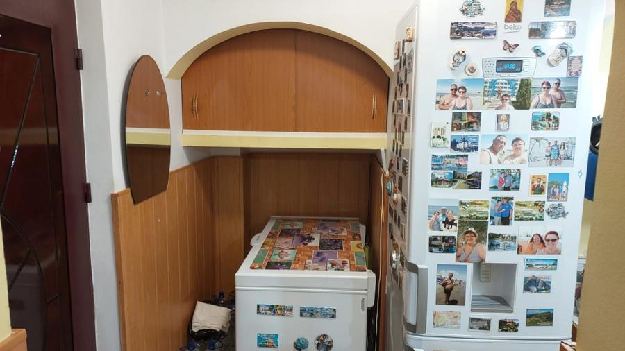 Apartament trei camere renovat, zona Școala 1/8 Sud