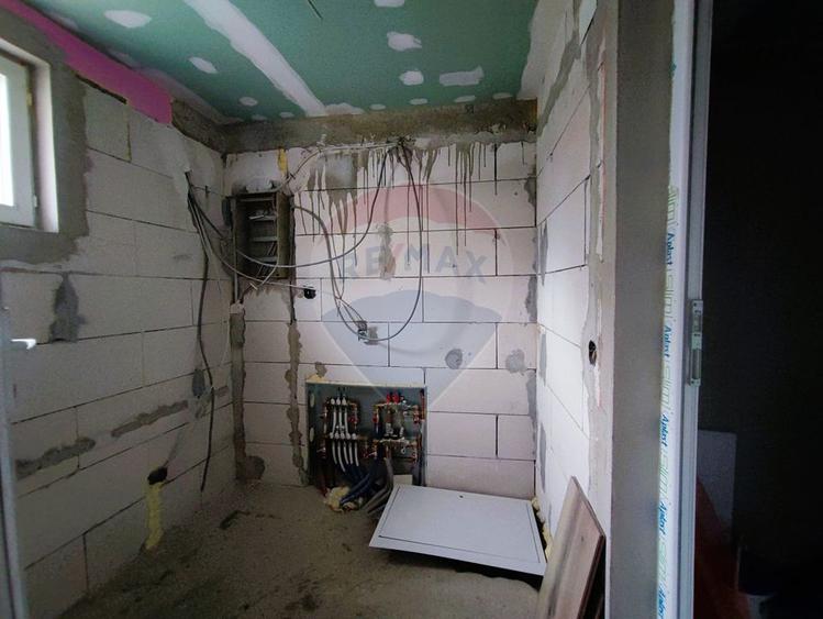 Casă / Vilă cu 3 camere de vânzare în zona Sud
