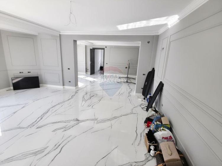 Apartament cu 5 camere de vânzare în zona Precista - 8