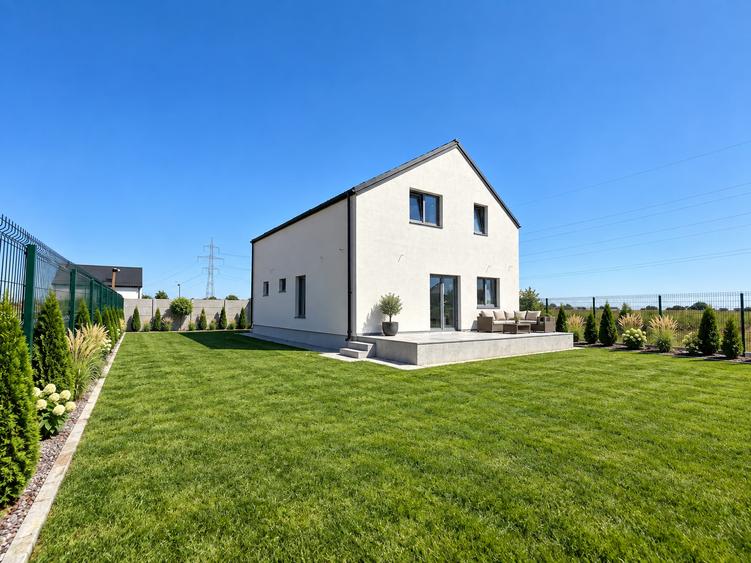 Casă individuală | 4 camere, de vânzare | 3 băi | 400 mp | Berceni | La cheie