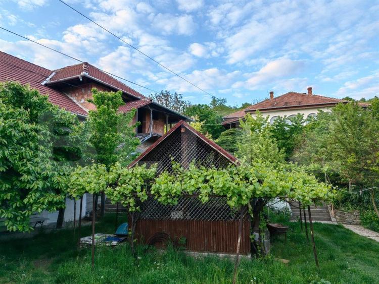 CONAC | 4ha DE TEREN | Clădire la roșu pretabilă Agropensiune în Șard