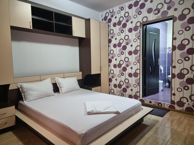 Mamaia Sat_vila 6camere cu bai proprii,pret 3000E