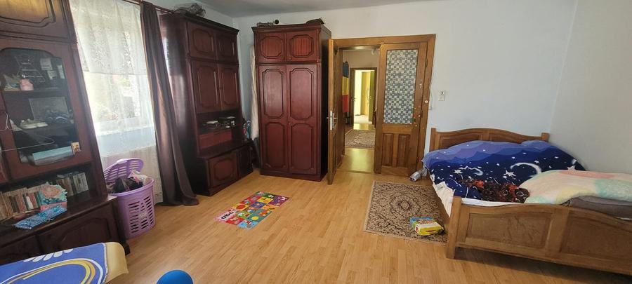 Vand casa cu teren de 1753 mp in Prejmer