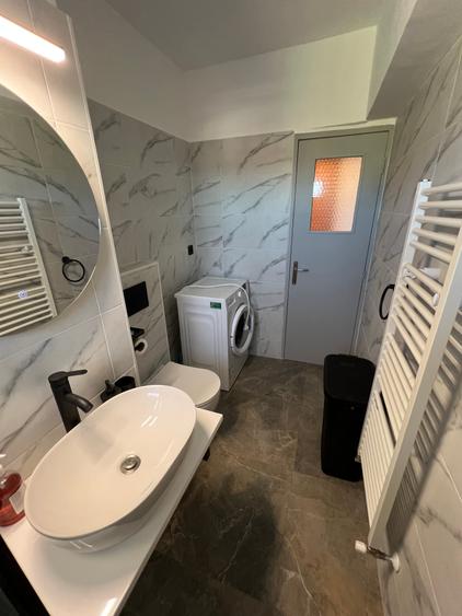 Apartament 3 camere decomandat, zona Parc Sub Arini