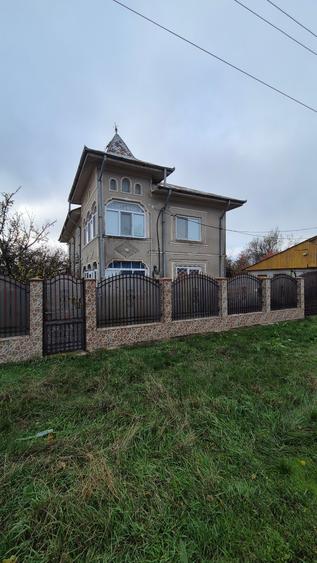 Casa si teren de vânzare