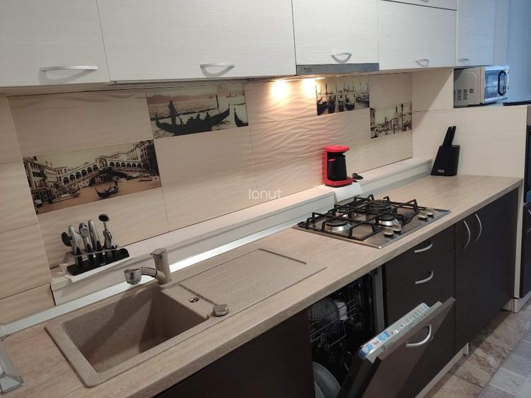 Direct Proprietar. Vand 2 Cam Decom, mobilat in bloc renovat. Etaj intermediar - 6