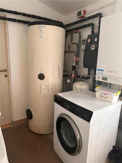DAMBOVITA CASA 4 CAMERE, DECOMANDAT, PANOURI SOLARE